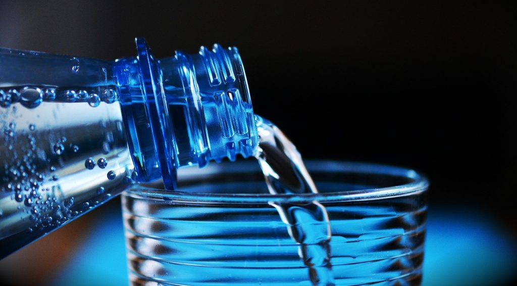 Jak wyrobić w sobie nawyk picia wody?