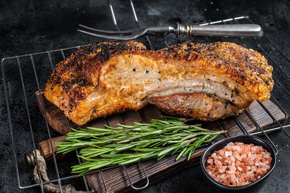 Pieczony schab z jabłkami i cebulą w aromatycznej marynacie
